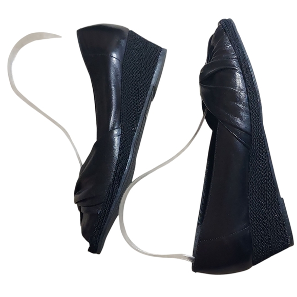 Sesto Meucci Black Flats with Pleated Design - Picture 9 of 15